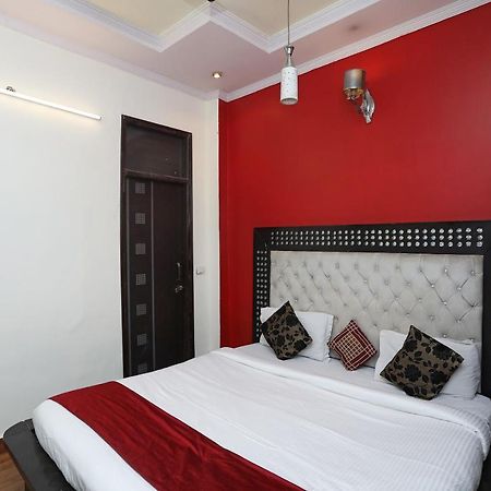 Oyo Stay The Castle Near M2K Cinemas Rohini New Delhi Ngoại thất bức ảnh