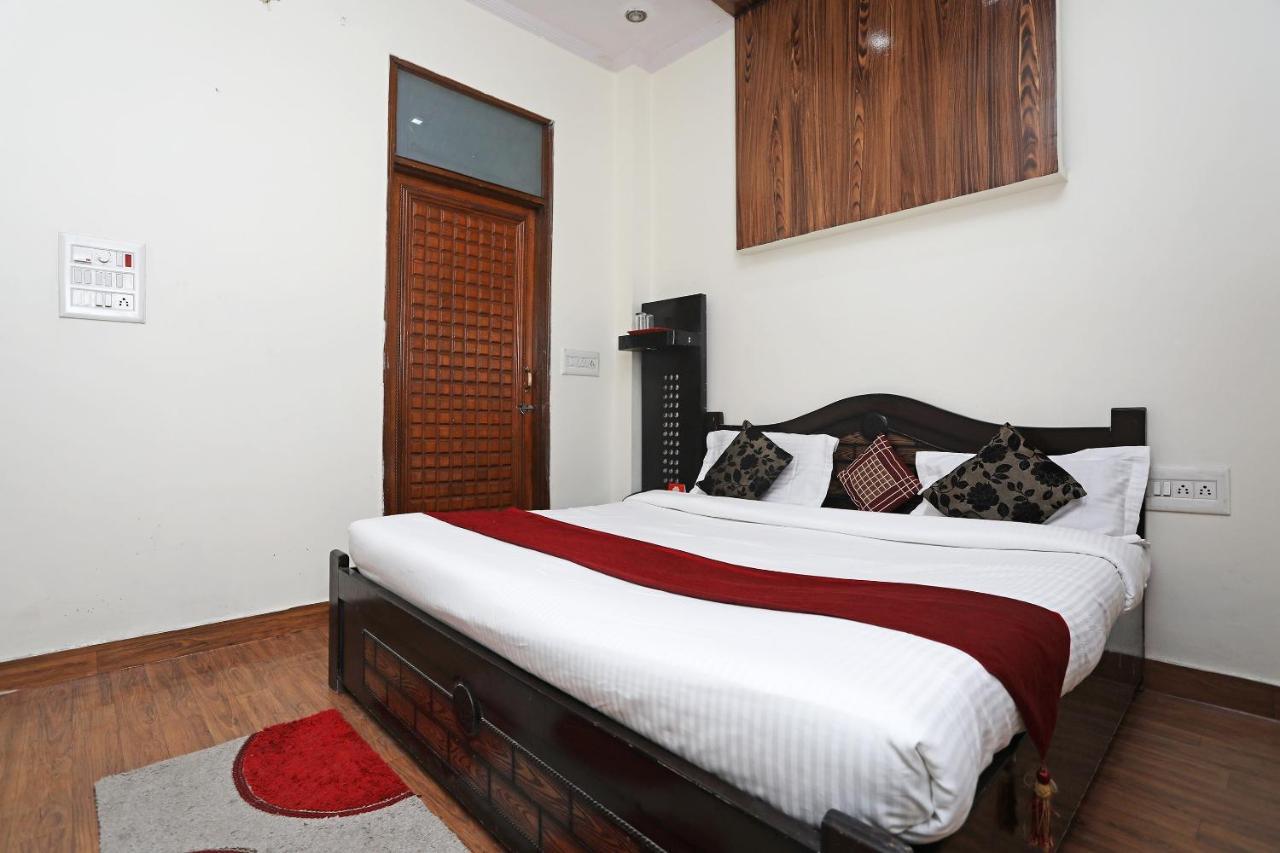 Oyo Stay The Castle Near M2K Cinemas Rohini New Delhi Ngoại thất bức ảnh